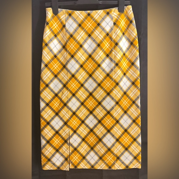 BURBERRY 
Check Print/Stretch Pencil Skirt
Women’s size 6 - Picture 3 of 9